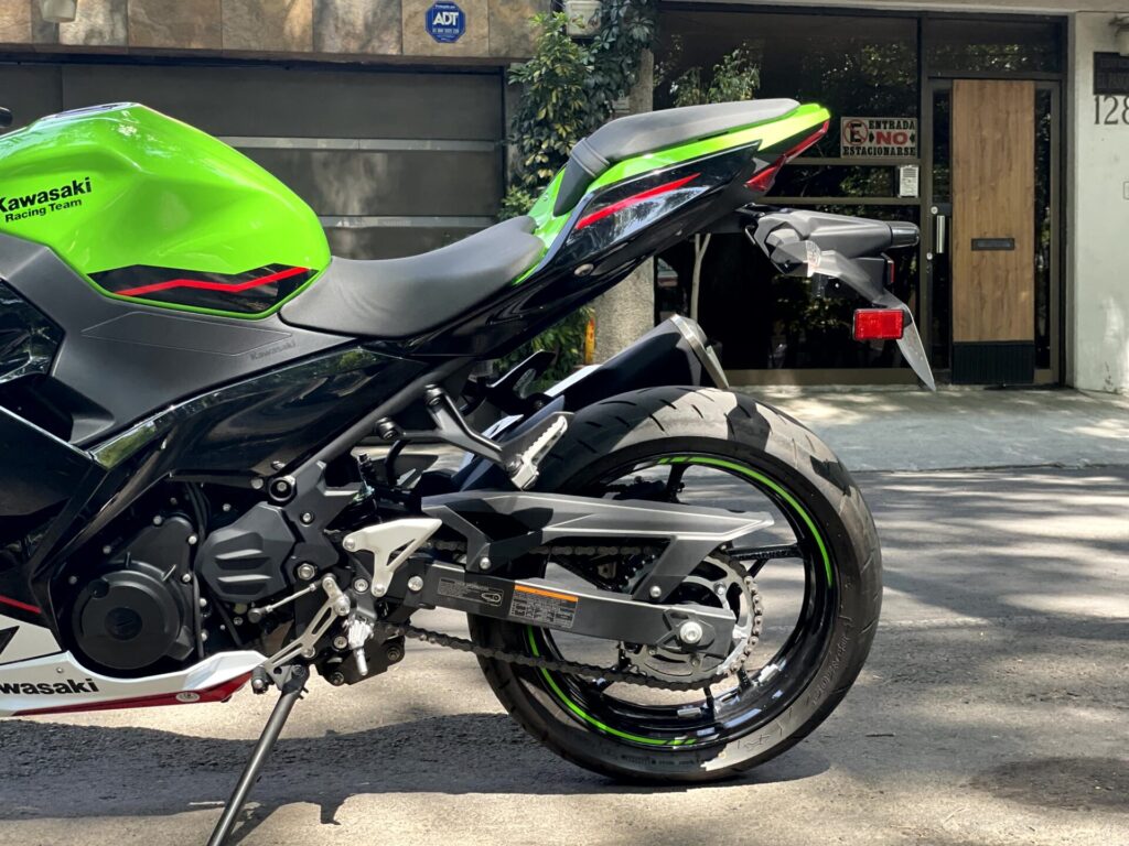 Kawasaki Ninja 400 ABS 2022