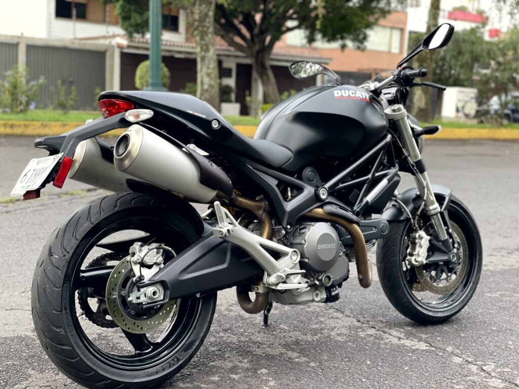 Ducati Monster 696 2013