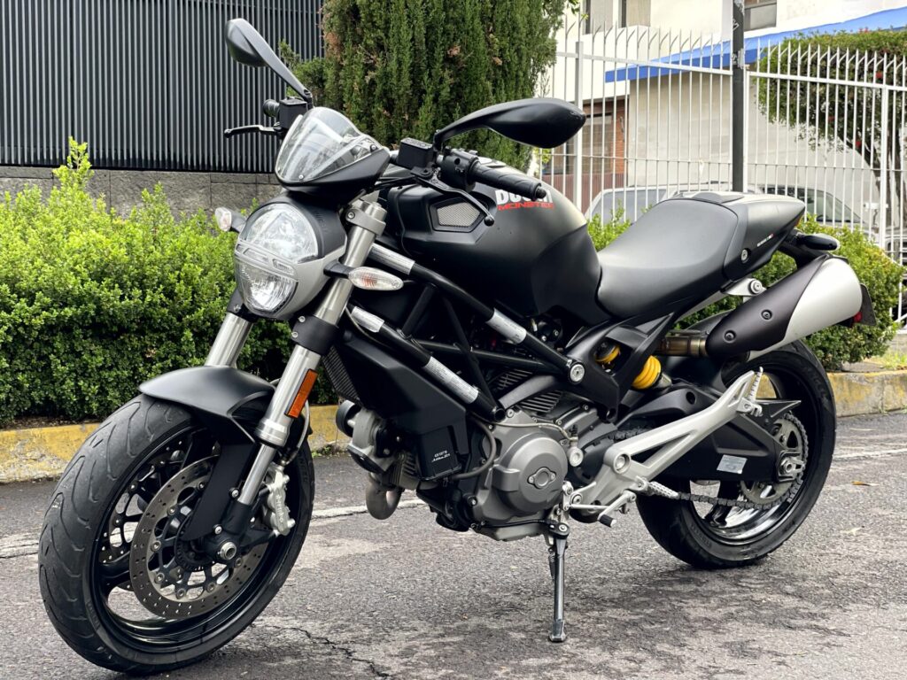 Ducati Monster 696 2013